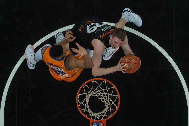 重返赛场蒙 重返赛场蒙